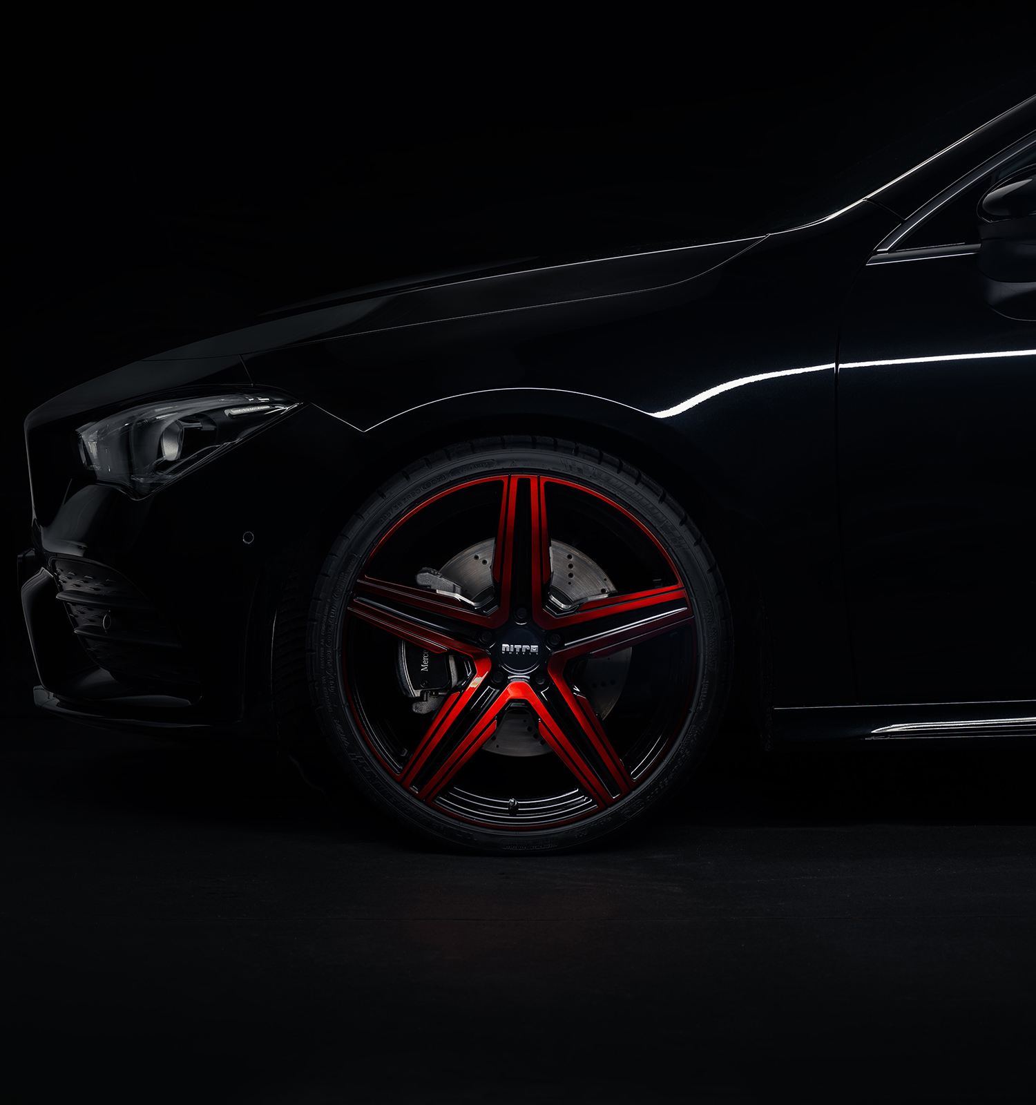 Mercedes-Benz CLA med Nitro Spark G.Blk/Red